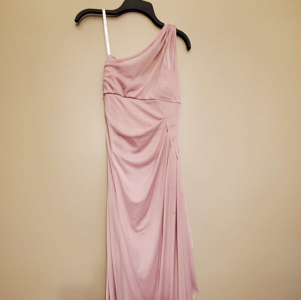 Davids bridal mauve/quartz color.  Size 6